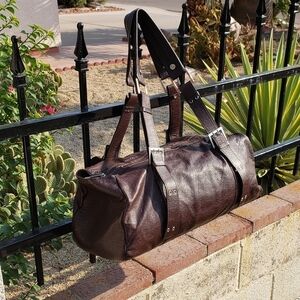 To Travel With A‎ Leather Overnigh